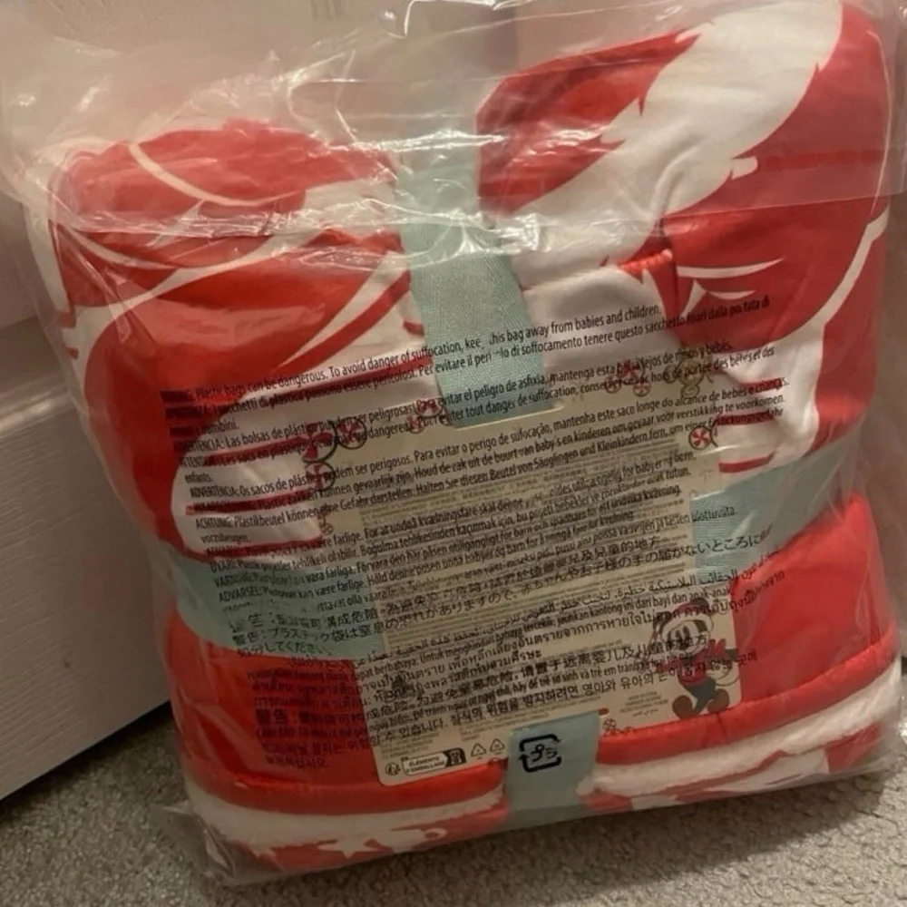 Disney Parks Minnie & Mickey Mouse Festive Holiday Throw Blanket BRAND NEW!